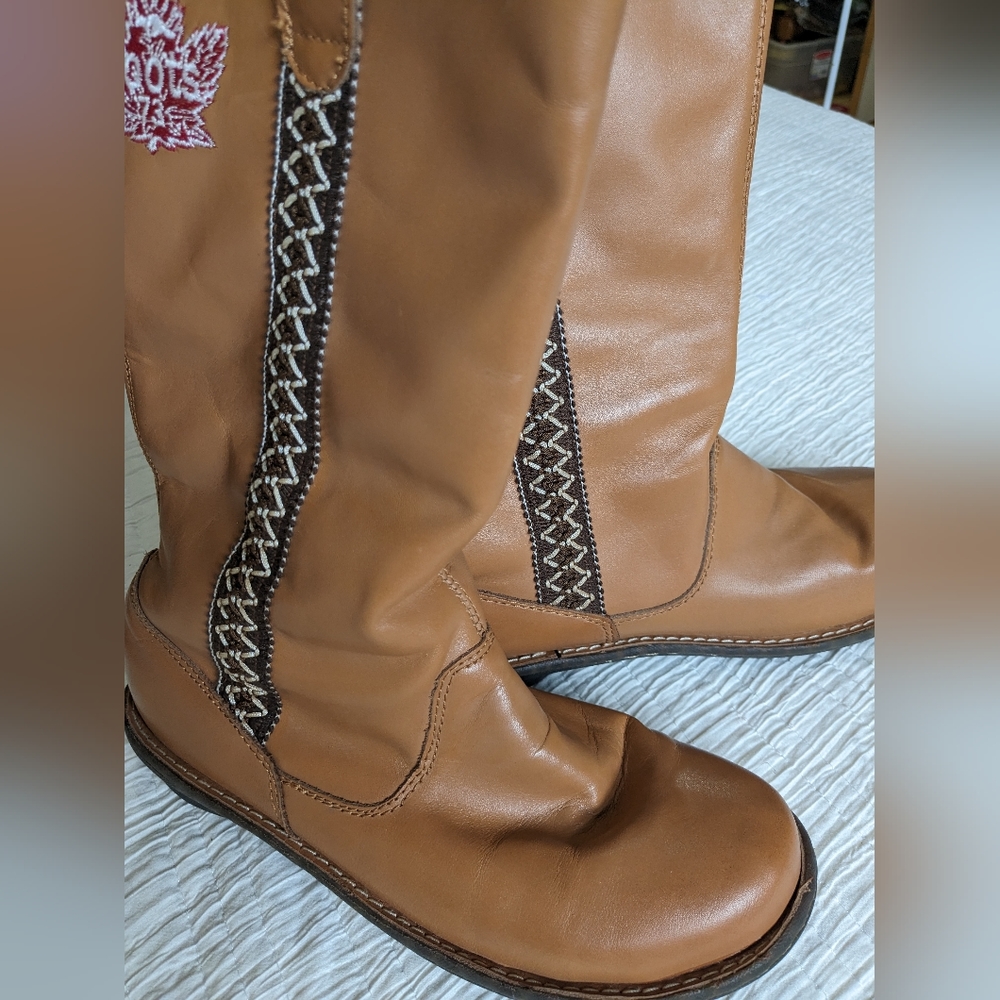 Roots Brown Winter Boots with Black Accents - Picture 2 of 7
